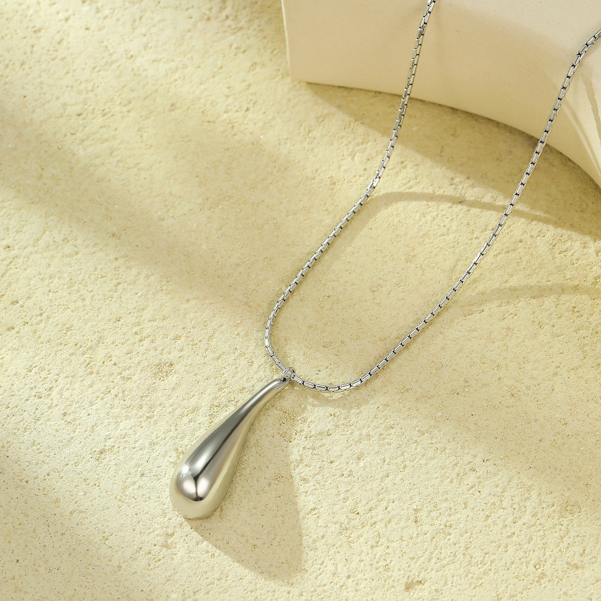 The Delphine Hollow Drop Necklace