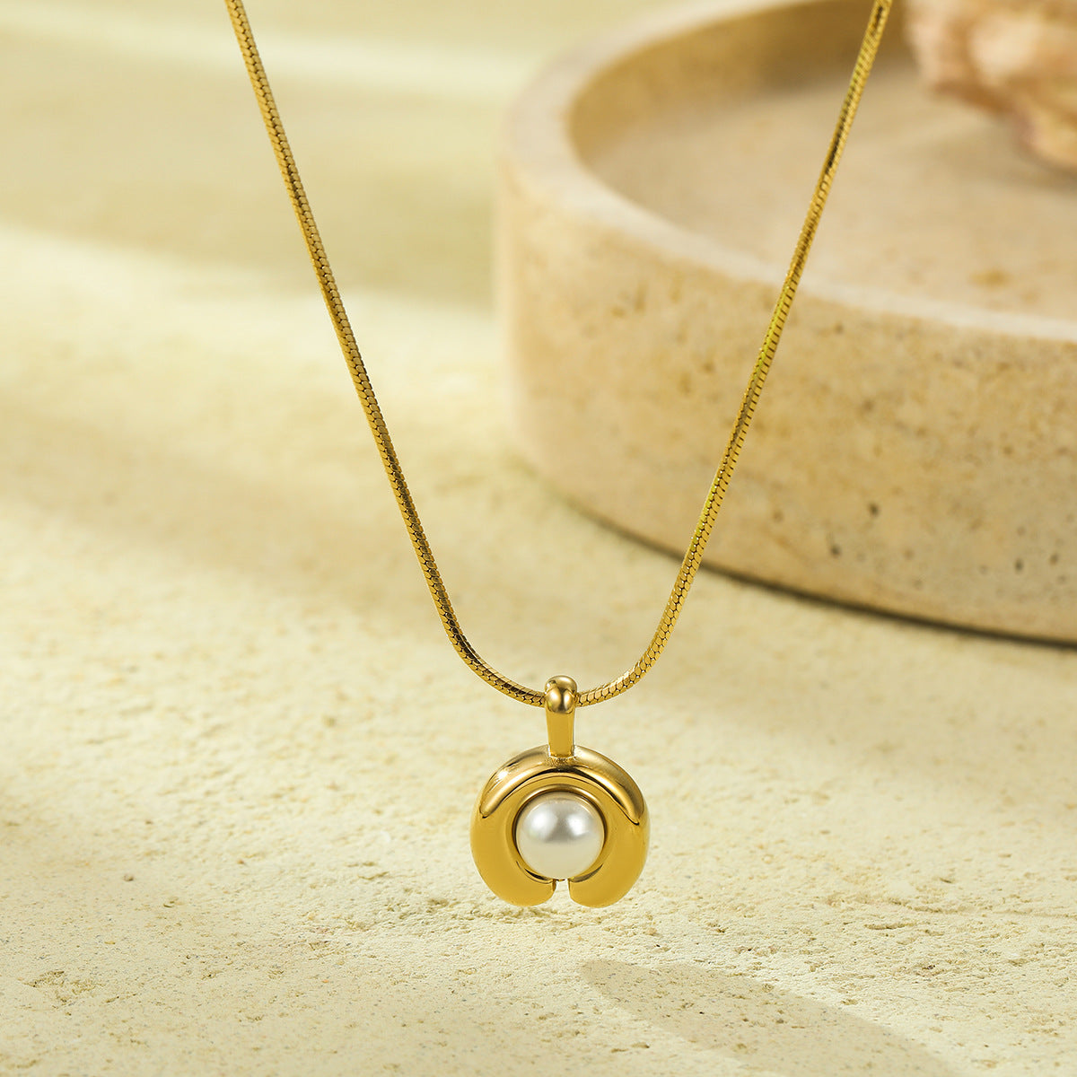 The Vivienne Pearl Clavicle Necklace