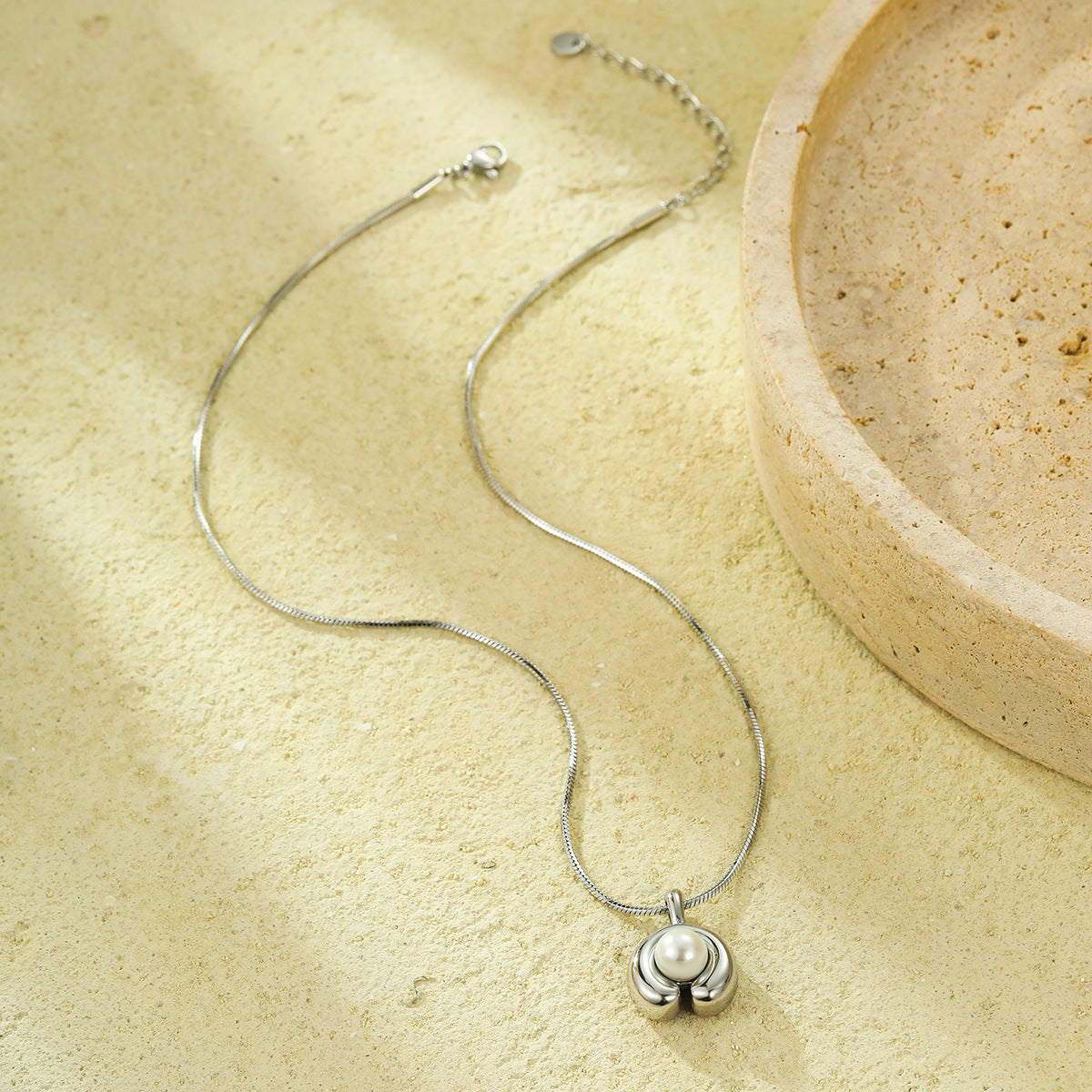 The Vivienne Pearl Clavicle Necklace
